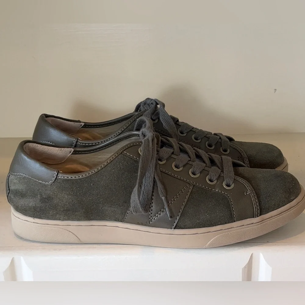 Vionic Men’s Jerome Suede Olive Green Lace Up Sneakers Size 7